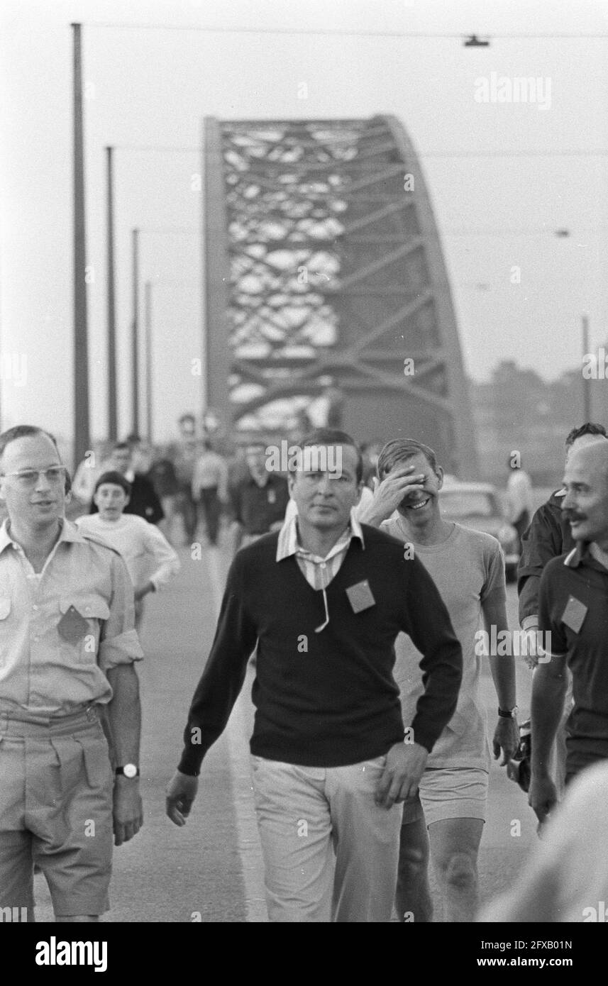 Primo giorno di quattro giorni Nijmegen. Prince Claus lascia Nijmegen, 25 luglio 1967, VIERDAAGSE, Paesi Bassi, foto agenzia stampa del XX secolo, notizie da ricordare, documentario, fotografia storica 1945-1990, storie visive, Storia umana del XX secolo, che cattura momenti nel tempo Foto Stock