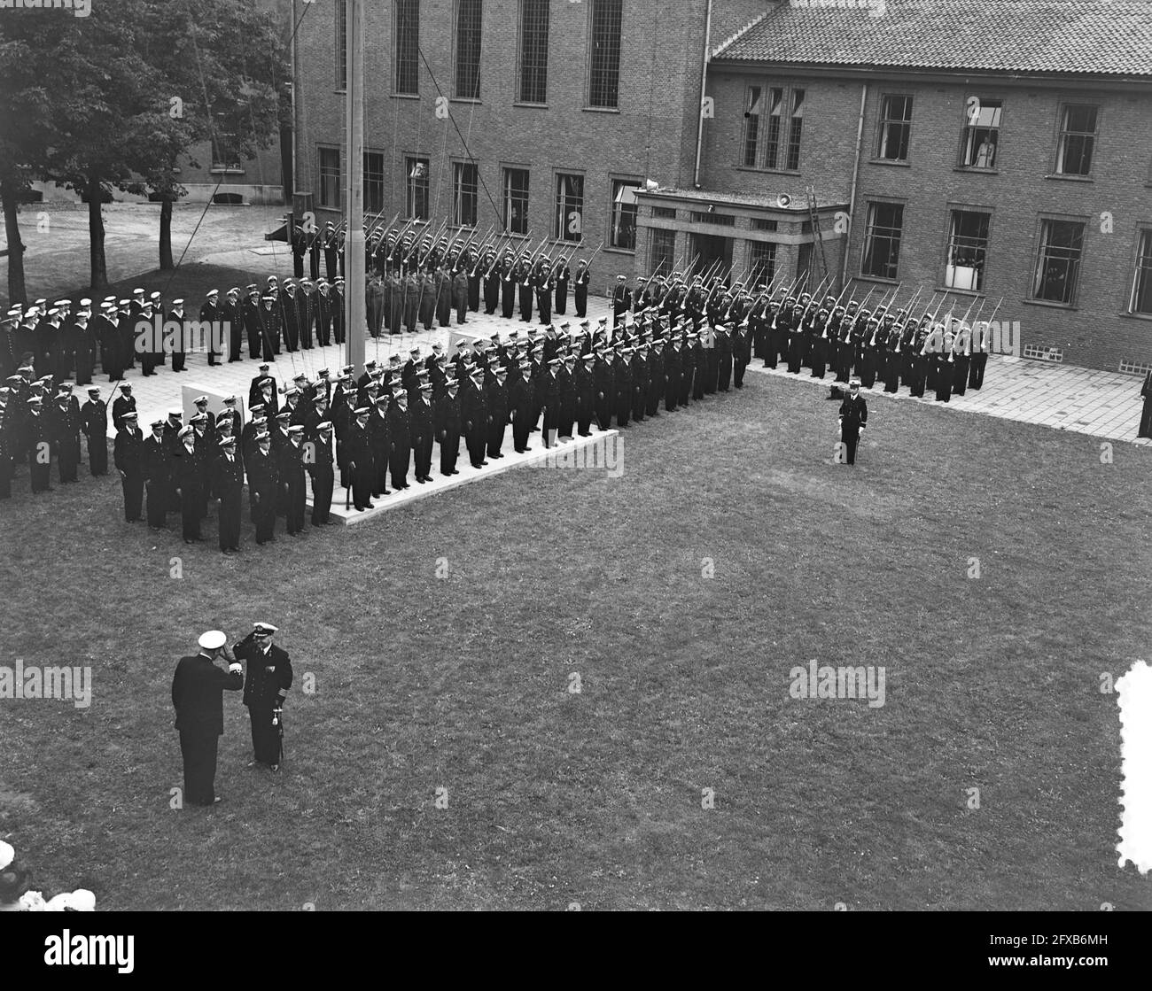 Installazione di midshipmen Den Helder, 12 settembre 1951, ADELBORSTEN, installazione, Paesi Bassi, foto agenzia stampa del xx secolo, notizie da ricordare, documentario, fotografia storica 1945-1990, storie visive, Storia umana del XX secolo, che cattura momenti nel tempo Foto Stock