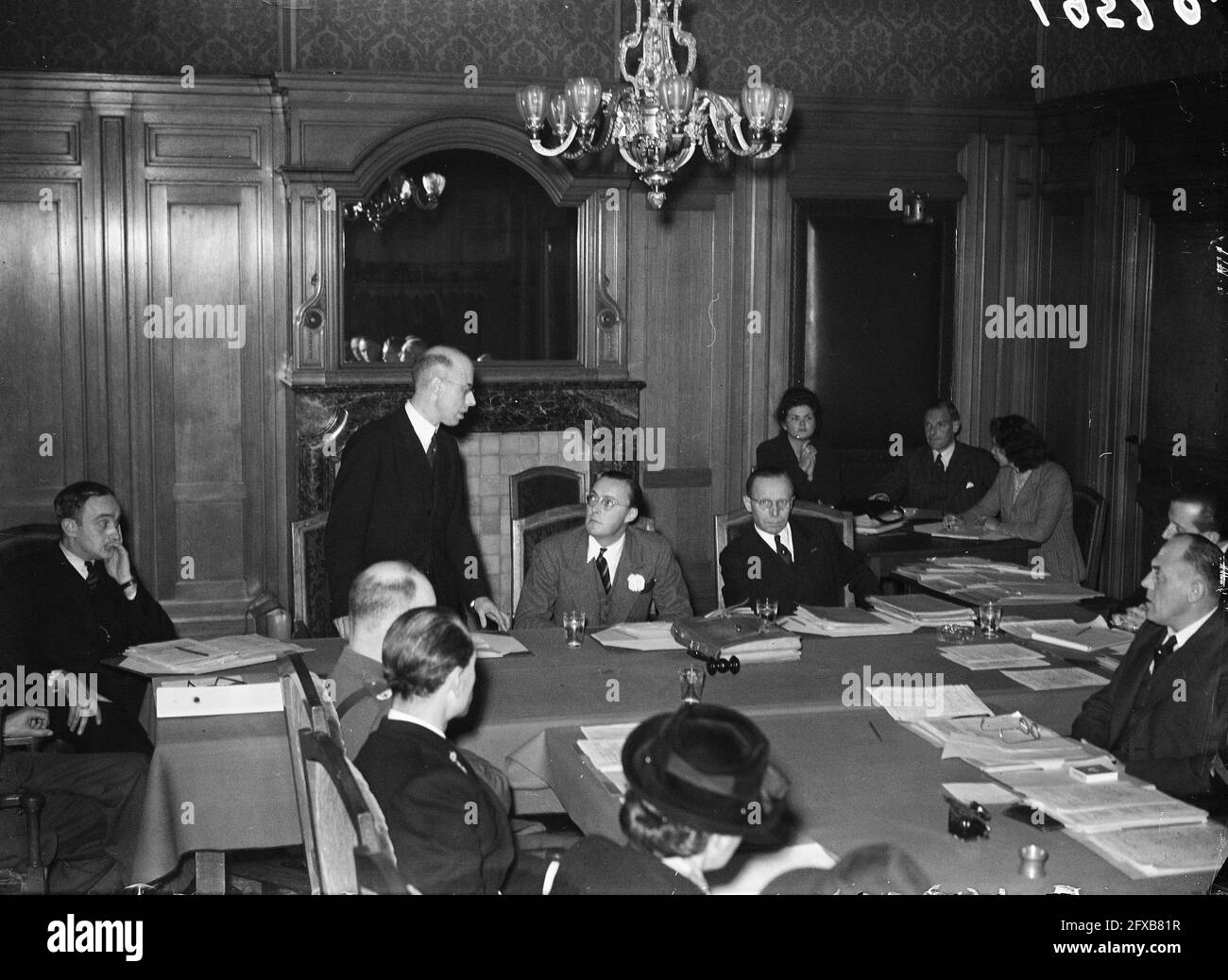 Installazione del principe Bernhard come presidente della National effort Welfare Care nelle Indie (NIWIN), 7 novembre 1946, installazioni, casa reale, principi, Presidenti, Paesi Bassi, foto agenzia stampa del XX secolo, notizie da ricordare, documentario, fotografia storica 1945-1990, storie visive, Storia umana del XX secolo, che cattura momenti nel tempo Foto Stock
