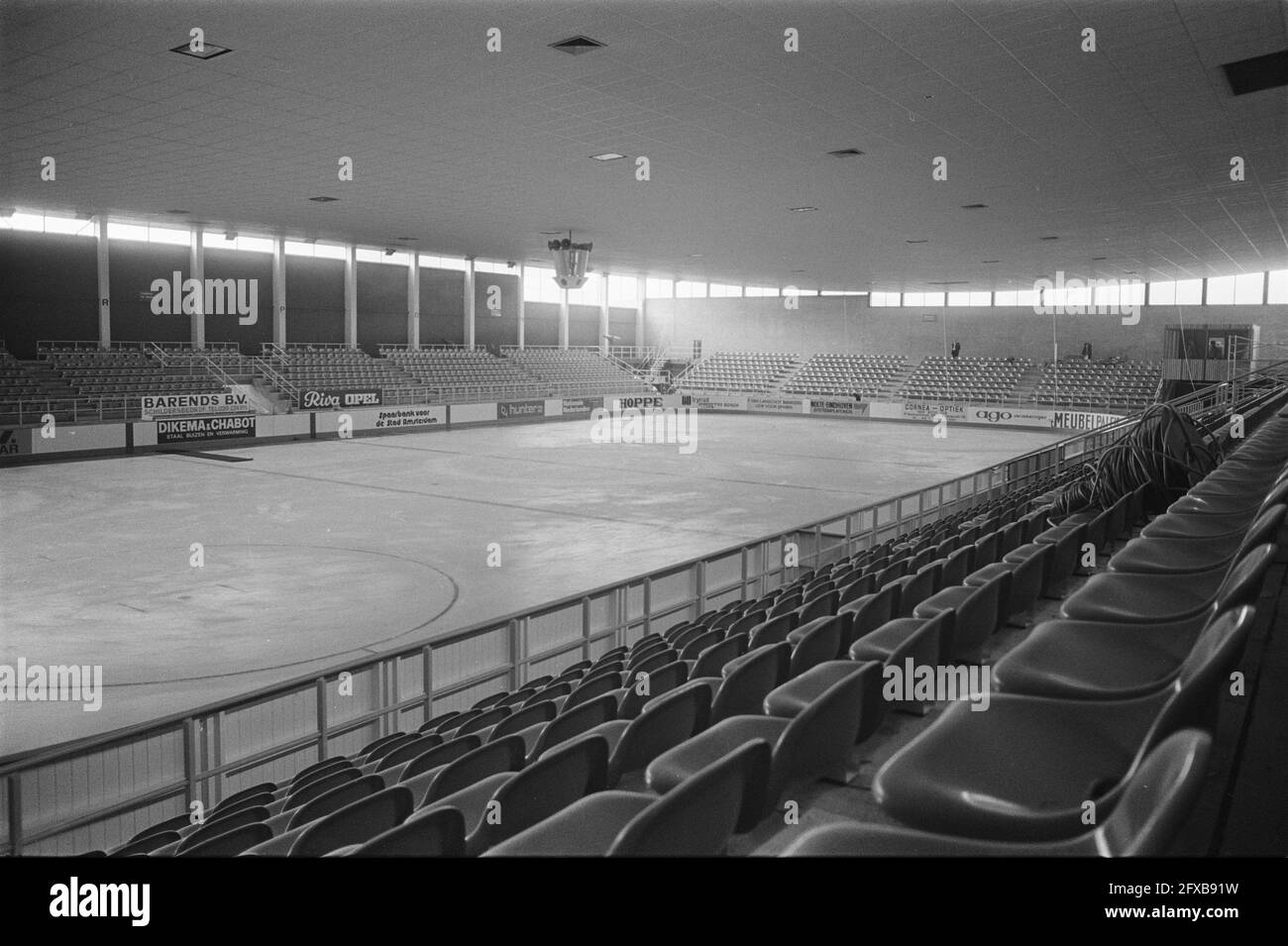 Interno della sala, 29 ottobre 1973, aperture, piste di pattinaggio, Sale di pattinaggio, Paesi Bassi, foto agenzia stampa del XX secolo, notizie da ricordare, documentario, fotografia storica 1945-1990, storie visive, Storia umana del XX secolo, che cattura momenti nel tempo Foto Stock