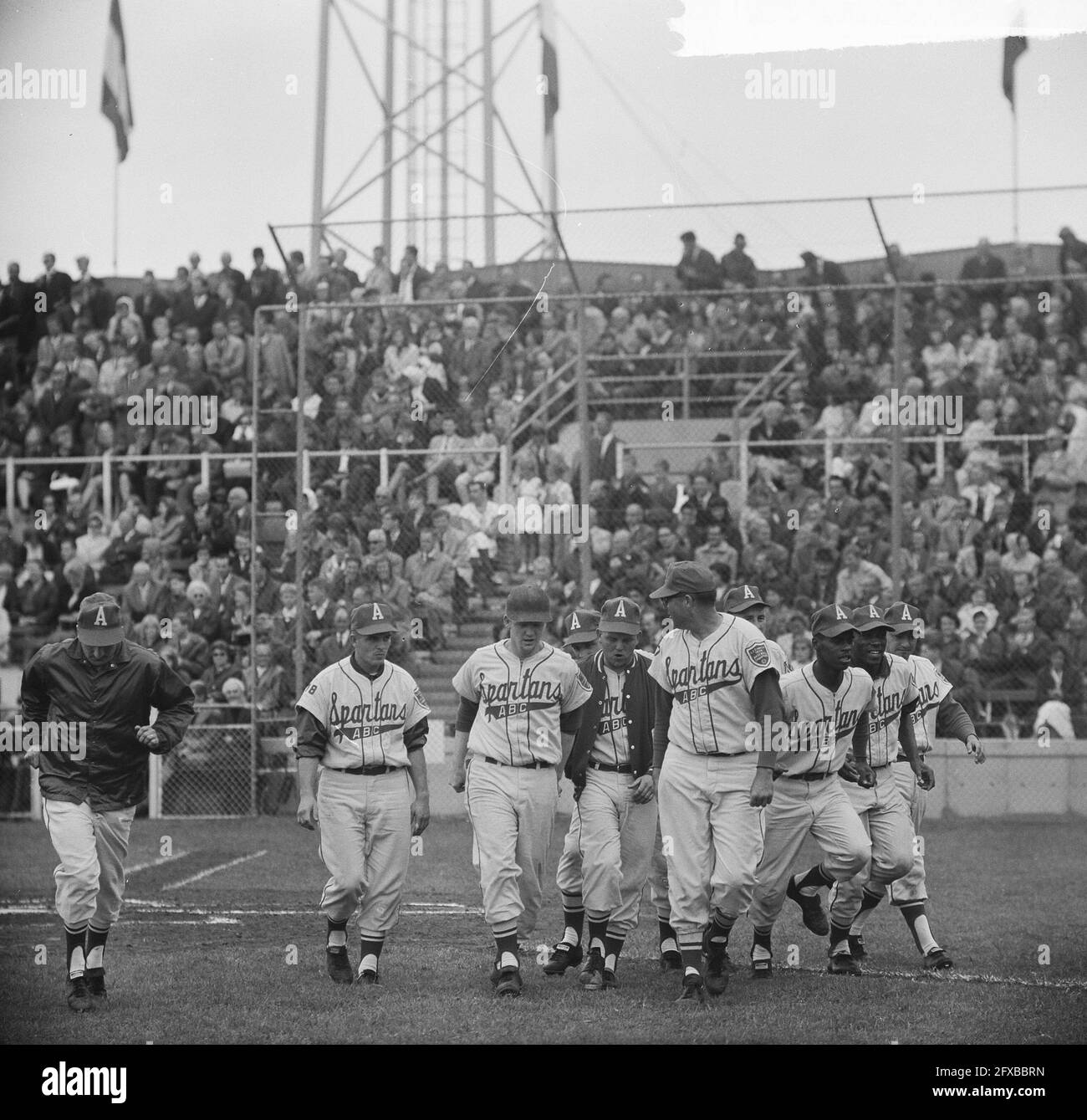 Settimana Internazionale di Hockey a Haarlem. Game Moment from the USAF England v Kieviten Netherlands match, 30 giugno 1963, match, Olanda, foto agenzia stampa del xx secolo, notizie da ricordare, documentario, fotografia storica 1945-1990, storie visive, Storia umana del XX secolo, che cattura momenti nel tempo Foto Stock