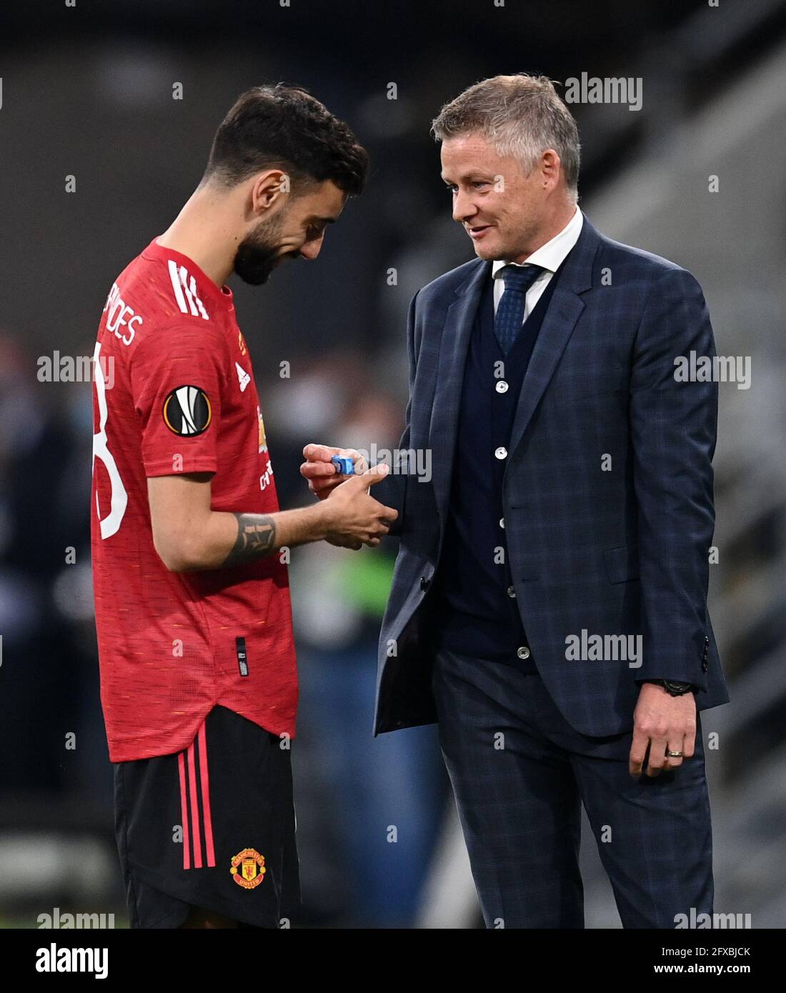 Il manager del Manchester United Ole Gunnar Solskjaer (a destra) e Bruno Fernandes prima della finale della UEFA Europa League, allo stadio di Danzica, Polonia. Data immagine: Mercoledì 26 maggio 2021. Foto Stock