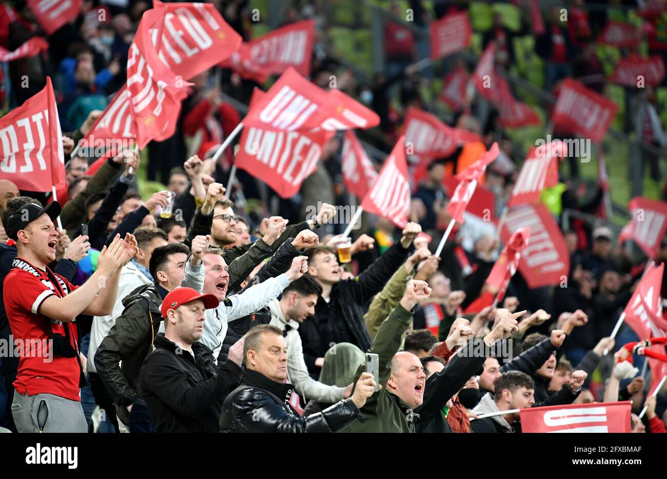 I tifosi del Manchester United mostrano il loro sostegno negli stand durante la finale della UEFA Europa League, allo stadio di Danzica, in Polonia. Data immagine: Mercoledì 26 maggio 2021. Foto Stock