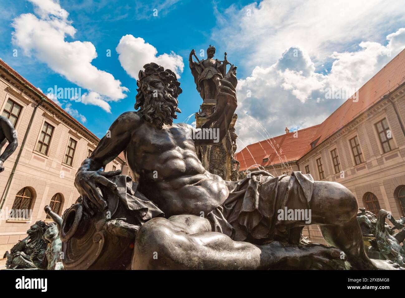 Statue a Wittelsbacher Brunnen di Antiquarium in Germania Foto Stock