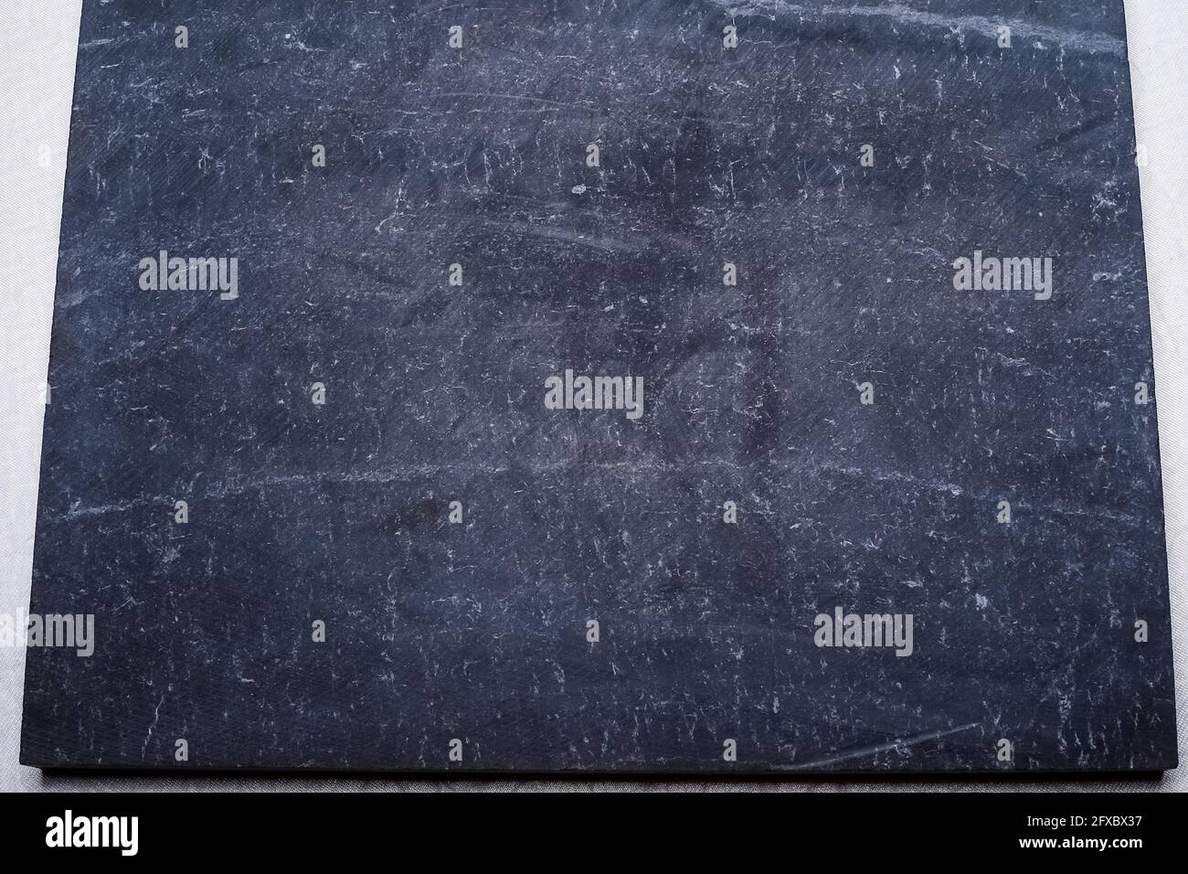 Struttura in pietra di marmo nero ad angoli diversi. Primo piano. Per la decorazione dei locali Foto Stock