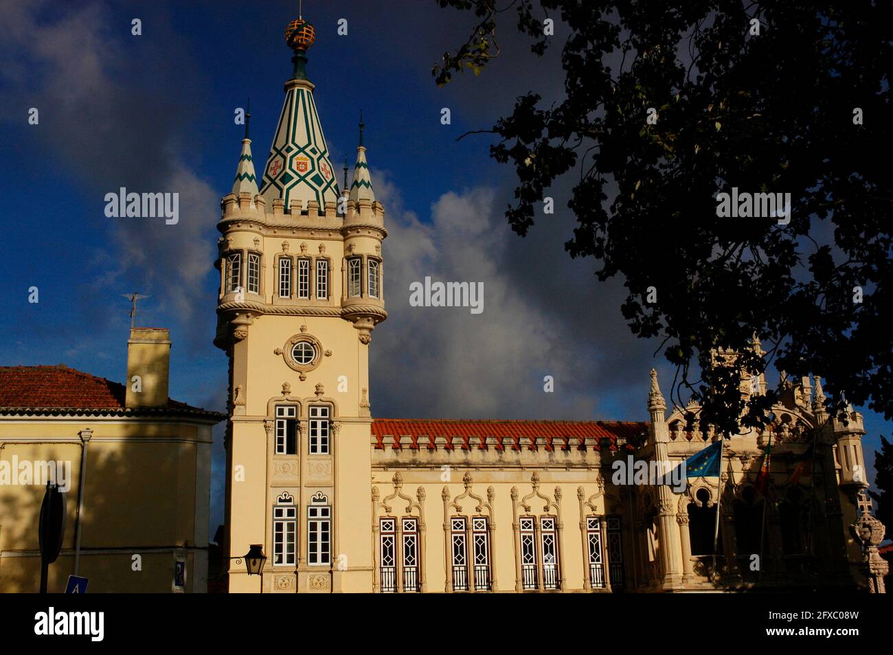 Portogallo, Sintra. Municipio. Costruito tra il 1906 e il 1909 secondo il progetto di Adaes Bermudes (1864-1948). Quartiere di Lisbona. Foto Stock