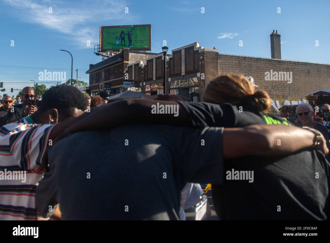 Minneapolis, Stati Uniti. 25 Maggio 2021. Atmosfera a George Floyd Square all'angolo tra 38th Street e Chicago Avenue durante l'evento di ricordo del 1° anniversario della sua morte il 25 maggio 2021 a Minneapolis, Minnesota. Foto: Chris Tuite/ImageSPACE/Sipa USA Credit: Sipa USA/Alamy Live News Foto Stock