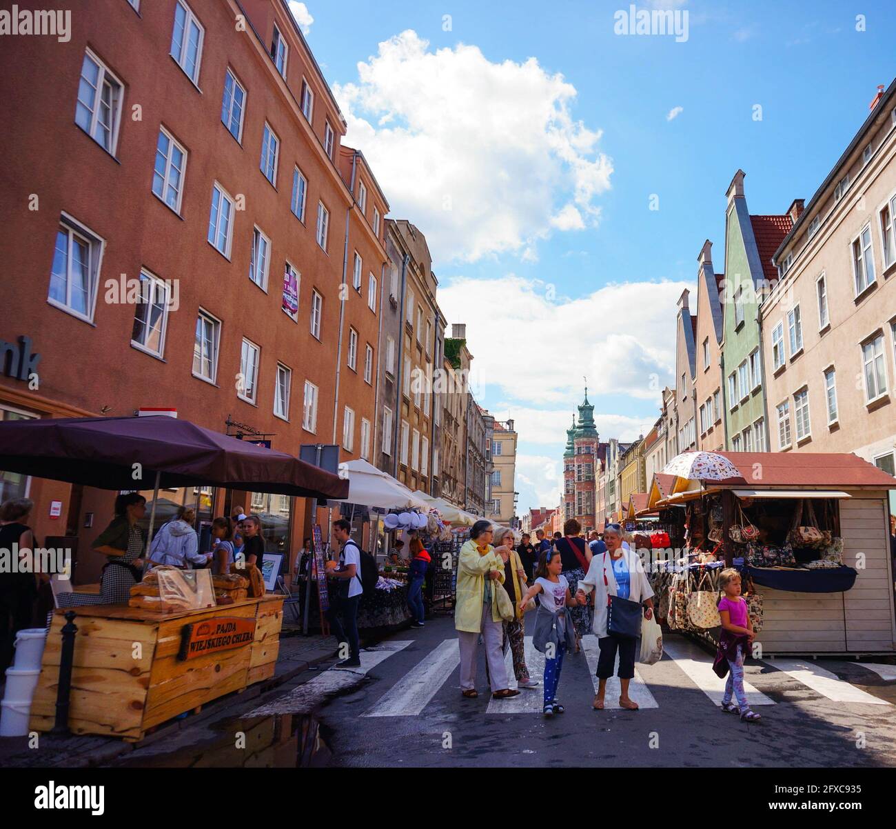 GDANSK, POLONIA - 21 settembre 2015: GDANSK, POLONIA - 29 LUGLIO 2015: Persone che camminano per strada in un tradizionale mercato annuale nel centro della città Foto Stock