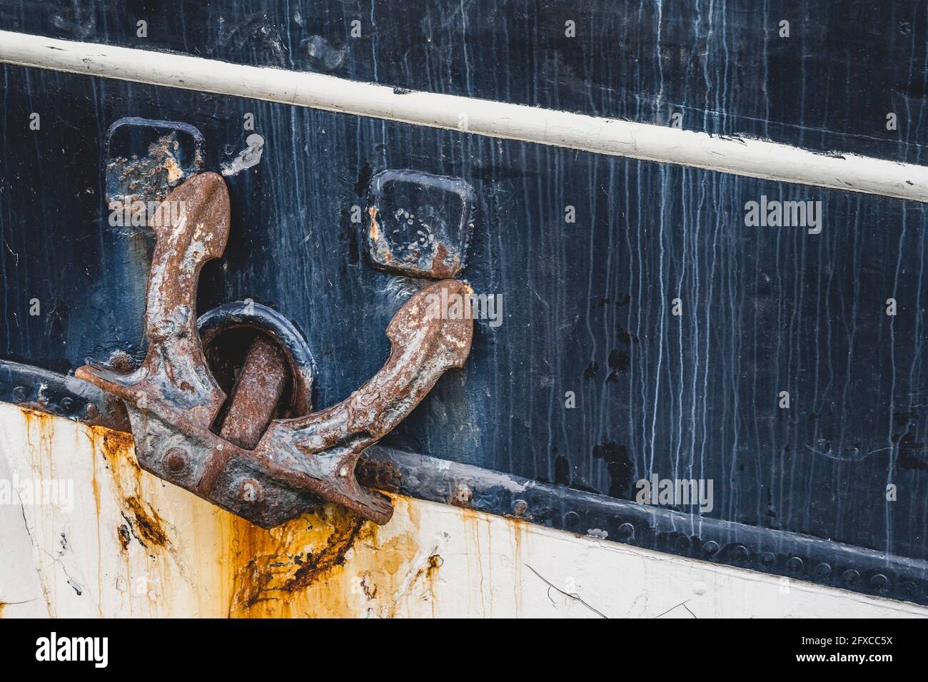 Primo piano di ancoraggio della vecchia nave Foto Stock