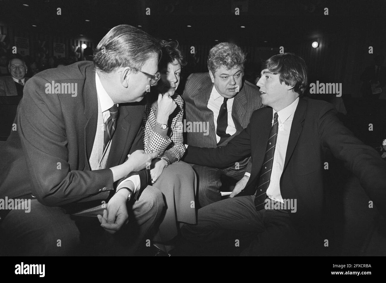 Consiglio del Partito VVD dal Ministro di sinistra a quello di destra Van Aardenne, dal Ministro Smit Kroes, dal CDK a Groningen Vonhoff e dal leader del partito Nijpels, 17 novembre 1984, Consigli dei partiti, Paesi Bassi, foto agenzia stampa del xx secolo, notizie da ricordare, documentario, fotografia storica 1945-1990, storie visive, Storia umana del XX secolo, che cattura momenti nel tempo Foto Stock
