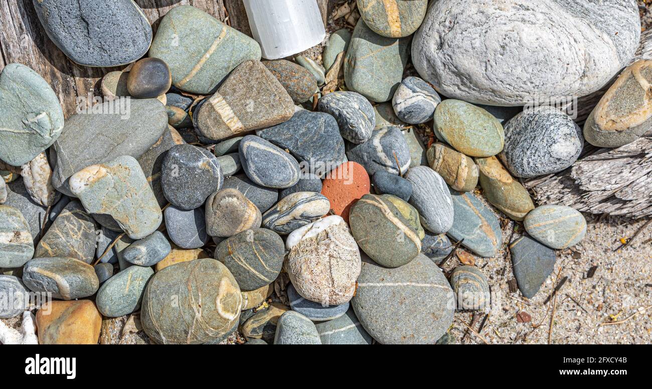Collezione di rocce trovate in una spiaggia di hampton est, East Hampton, NY Foto Stock