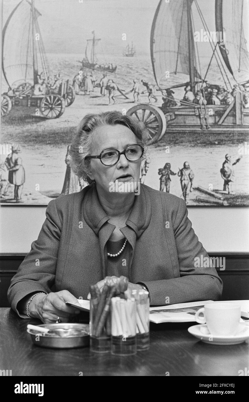 Conferenza stampa Giustizia e Pace Paesi Bassi su brochure sui lavoratori stranieri; Klompe, 27 giugno 1974, opuscoli, Conferenze stampa, Paesi Bassi, foto agenzia stampa del XX secolo, notizie da ricordare, documentario, fotografia storica 1945-1990, storie visive, Storia umana del XX secolo, che cattura momenti nel tempo Foto Stock