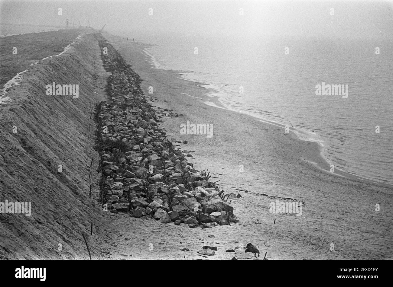 Rassegna stampa Southern Flevoland, fossa di costruzione numero 28 di e di due serrature, numero 21 ir. Klasema, supporto dr. ir. R. H. A. van Duin, 13 febbraio 1968, SLUIZEN, costruzioni, I Paesi Bassi, foto agenzia stampa del XX secolo, notizie da ricordare, documentario, fotografia storica 1945-1990, storie visive, Storia umana del XX secolo, che cattura momenti nel tempo Foto Stock