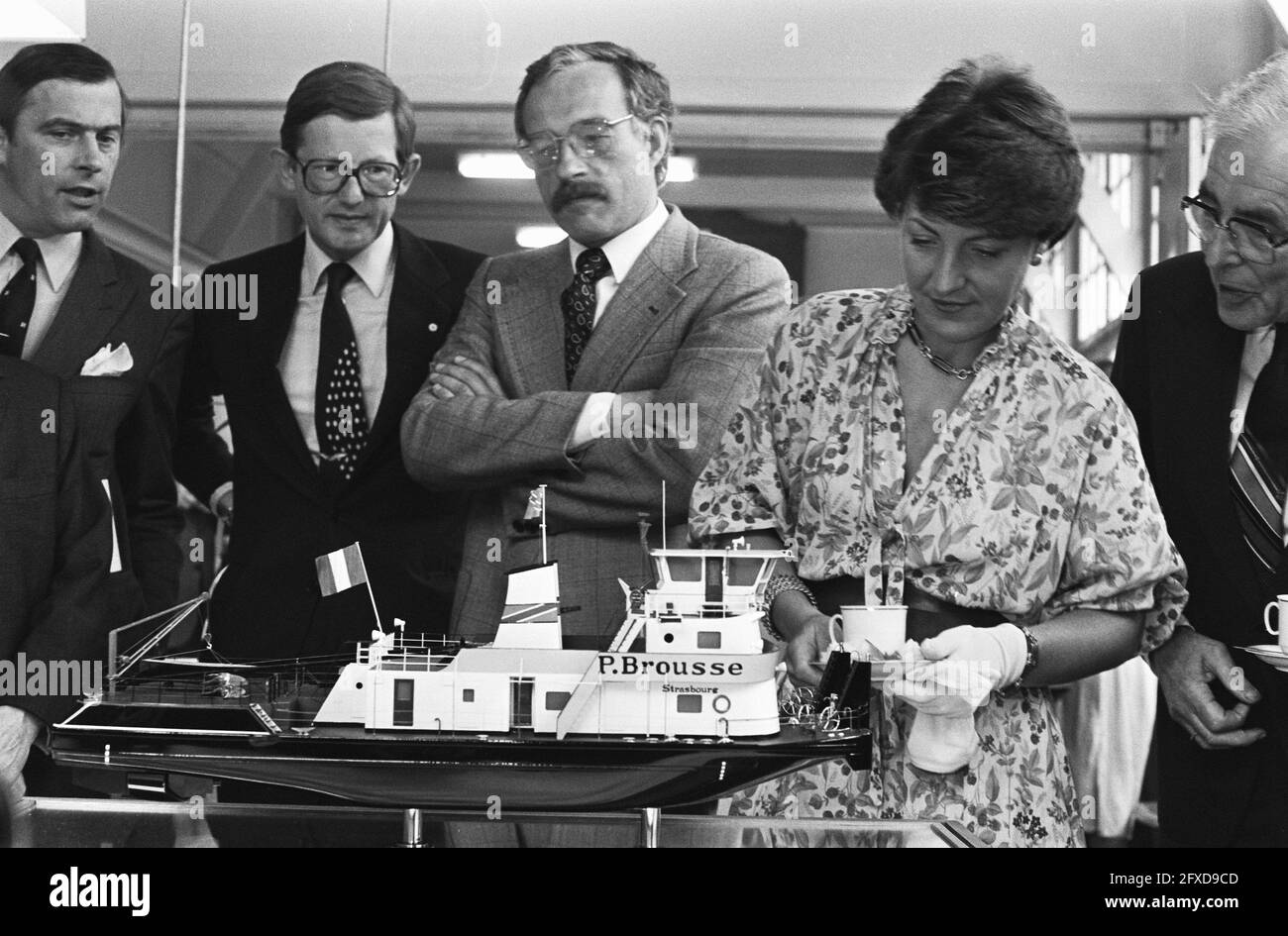 La principessa Margriet ha battezzato lo spintore Cornelis de Houtman presso il cantiere navale De Biesbosch Dordrecht a Dordrecht; 25 maggio 1981, cantieri navali, Paesi Bassi; foto agenzia stampa del xx secolo, notizie da ricordare, documentario, fotografia storica 1945-1990, storie visive, Storia umana del XX secolo, che cattura momenti nel tempo Foto Stock