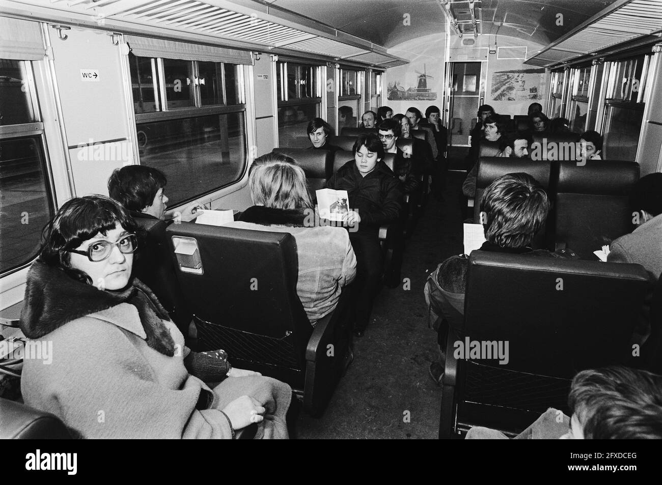 Candidature job fair NS in treno a causa di carenza di personale NS, 24 gennaio 1980, richiedenti, treni, I Paesi Bassi, foto agenzia stampa del XX secolo, notizie da ricordare, documentario, fotografia storica 1945-1990, storie visive, Storia umana del XX secolo, che cattura momenti nel tempo Foto Stock