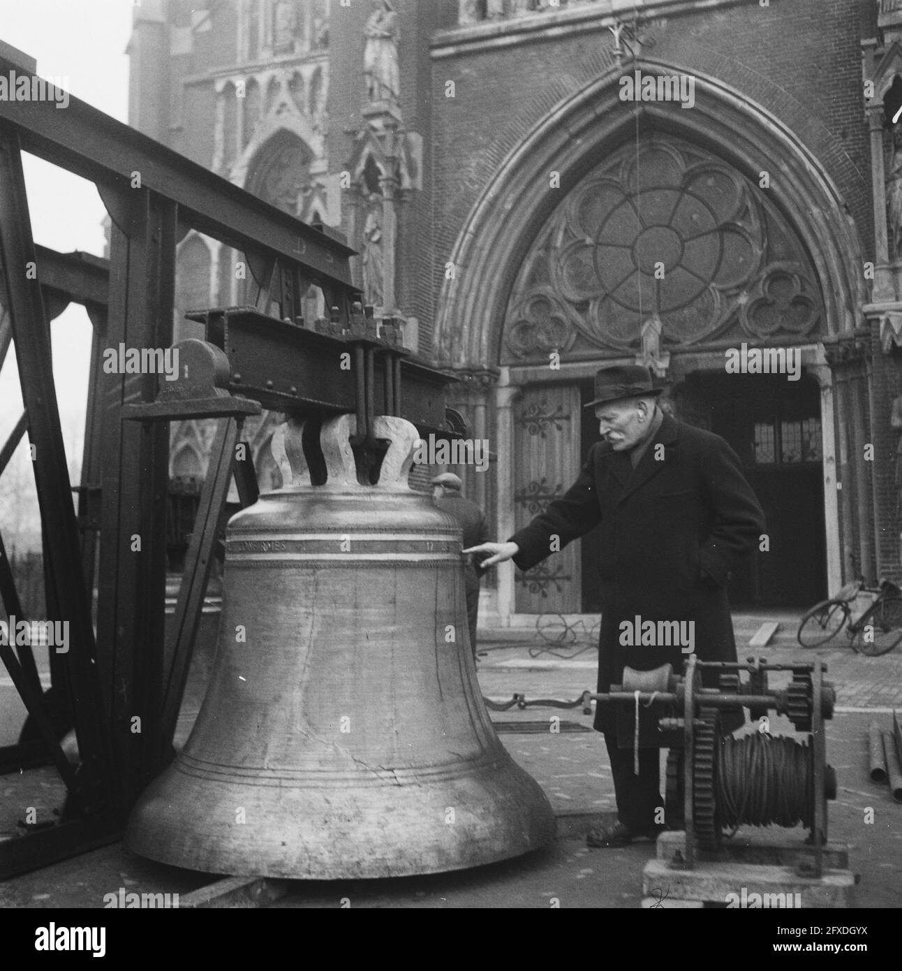 Squillo di campane, 12 dicembre 1946, OROLOGI, Paesi Bassi, foto agenzia stampa del xx secolo, notizie da ricordare, documentario, fotografia storica 1945-1990, storie visive, Storia umana del XX secolo, che cattura momenti nel tempo Foto Stock