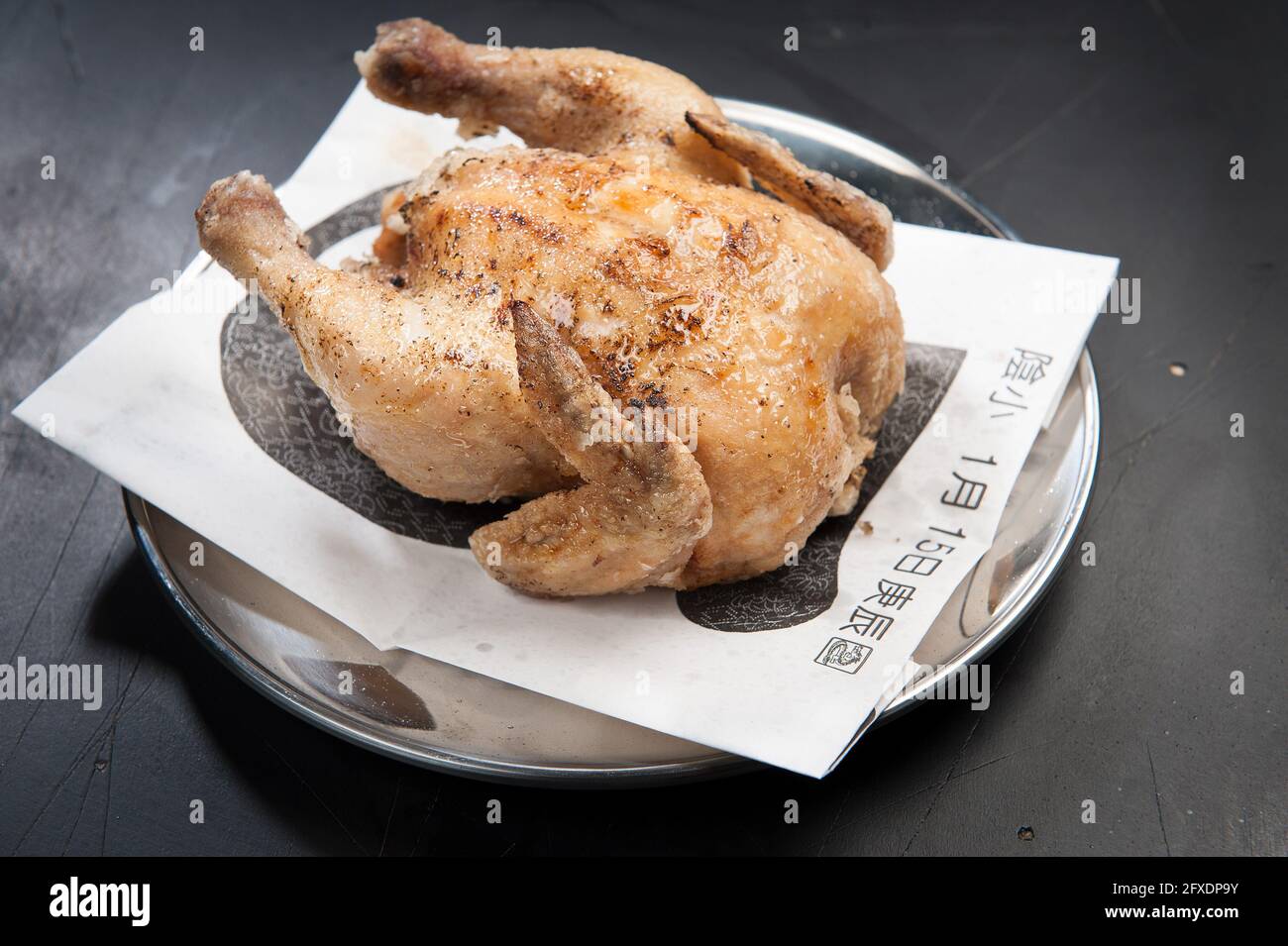 Fagiano intero arrosto in un ristorante coreano. Foto Stock