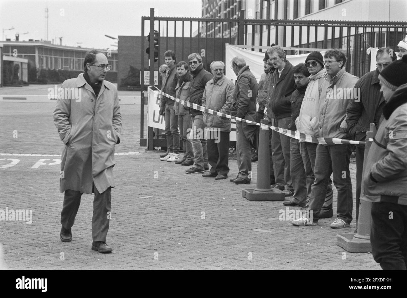 Sciopero a Van de Bergh e Jurgens a Rotterdam; scioperi dietro nastro, 18 gennaio 1988, scioperi, I Paesi Bassi, foto agenzia stampa del XX secolo, notizie da ricordare, documentario, fotografia storica 1945-1990, storie visive, Storia umana del XX secolo, che cattura momenti nel tempo Foto Stock