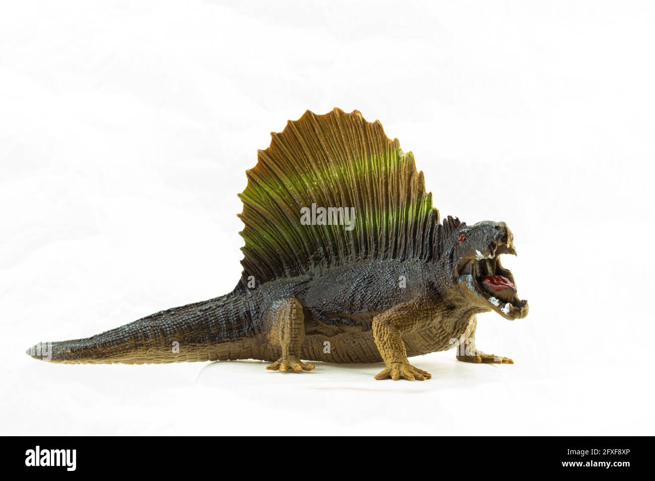 dinosauro giocattolo in plastica isolato su sfondo bianco Foto Stock