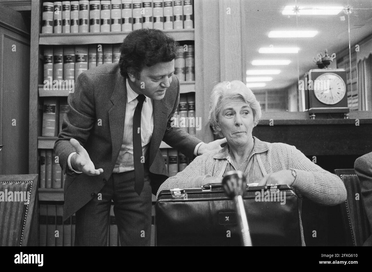 Verg. Comitato permanente della Casa sulla Salute (con progetto di chiusura di un certo numero di ospedali); il Ministro Gardeniers (r) con Borgmans, 30 agosto 1982, PIANI, incontri, House Committes, Paesi Bassi, foto agenzia stampa del XX secolo, notizie da ricordare, documentario, fotografia storica 1945-1990, storie visive, Storia umana del XX secolo, che cattura momenti nel tempo Foto Stock