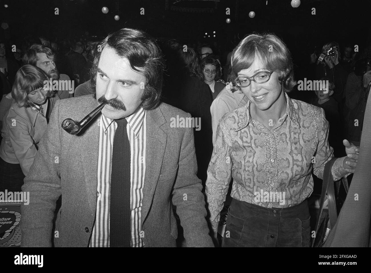 Riunione elettorale progressista tre a Koopmansbeurs a causa dei risultati, numero 8A Van der Louw e R. van der Scheer, 29 novembre 1972, risultati, elezioni, I Paesi Bassi, foto agenzia stampa del XX secolo, notizie da ricordare, documentario, fotografia storica 1945-1990, storie visive, Storia umana del XX secolo, che cattura momenti nel tempo Foto Stock