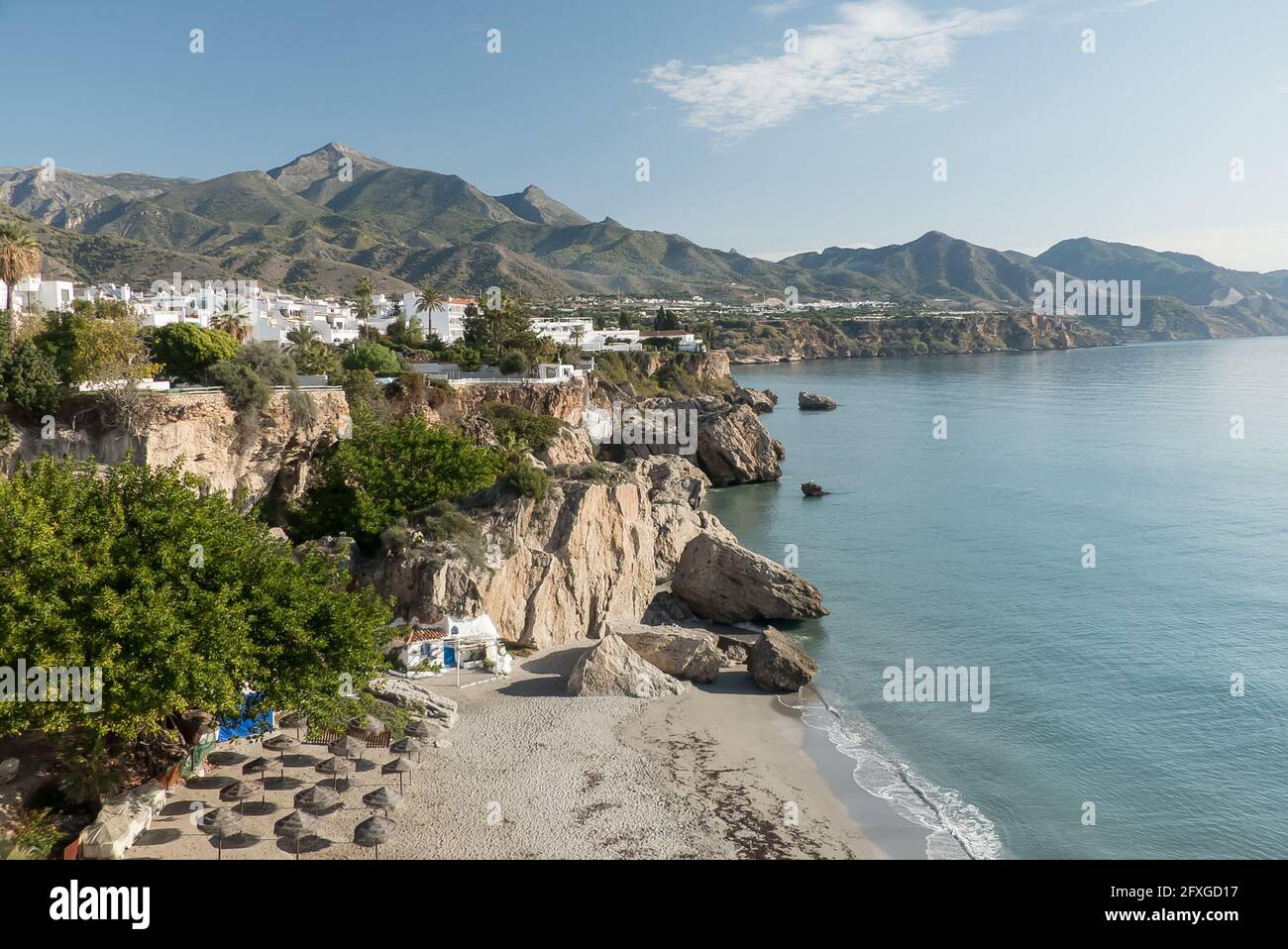 Andalusia in Spagna: La Playa Calahonda di Nerja e la Sierra Almijara Foto Stock