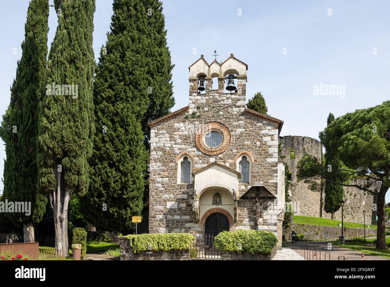 Gorizia, Italia. 21 maggio 2021. La cappella dello spirito santo (costruito nel 1398) sulla collina del castello nel centro della città Foto Stock