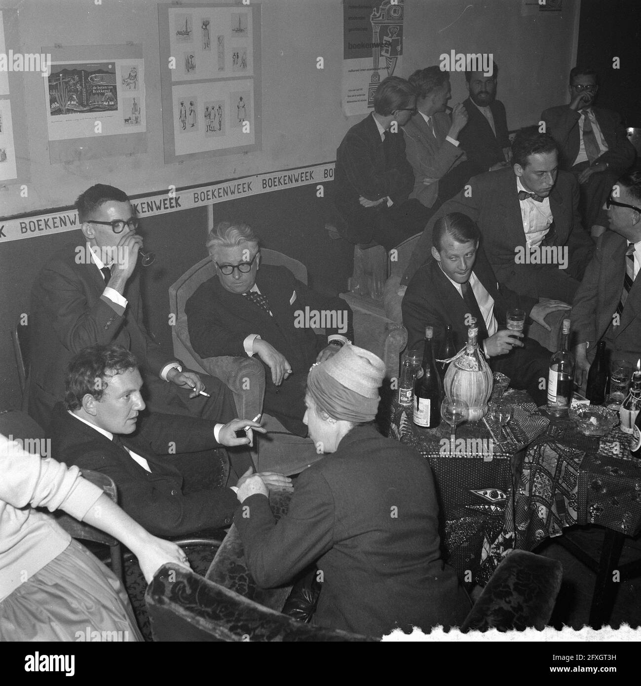 Serata di libri fiamminghi al club sociale RSG, 7 maggio 1957, Paesi Bassi, foto agenzia stampa del XX secolo, notizie da ricordare, documentario, fotografia storica 1945-1990, storie visive, Storia umana del XX secolo, che cattura momenti nel tempo Foto Stock