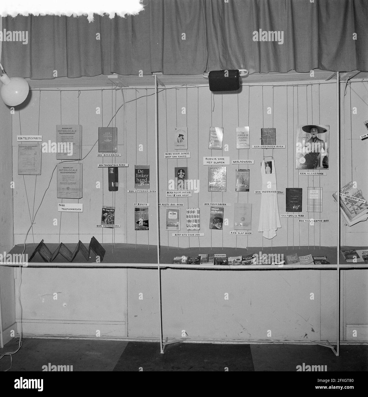 Serata di libri fiamminghi al club sociale RSG, 7 maggio 1957, Paesi Bassi, foto agenzia stampa del XX secolo, notizie da ricordare, documentario, fotografia storica 1945-1990, storie visive, Storia umana del XX secolo, che cattura momenti nel tempo Foto Stock