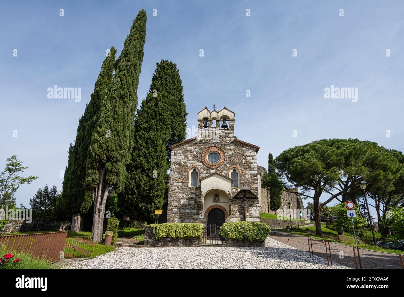 Gorizia, Italia. 21 maggio 2021. La cappella dello spirito santo (costruito nel 1398) sulla collina del castello nel centro della città Foto Stock
