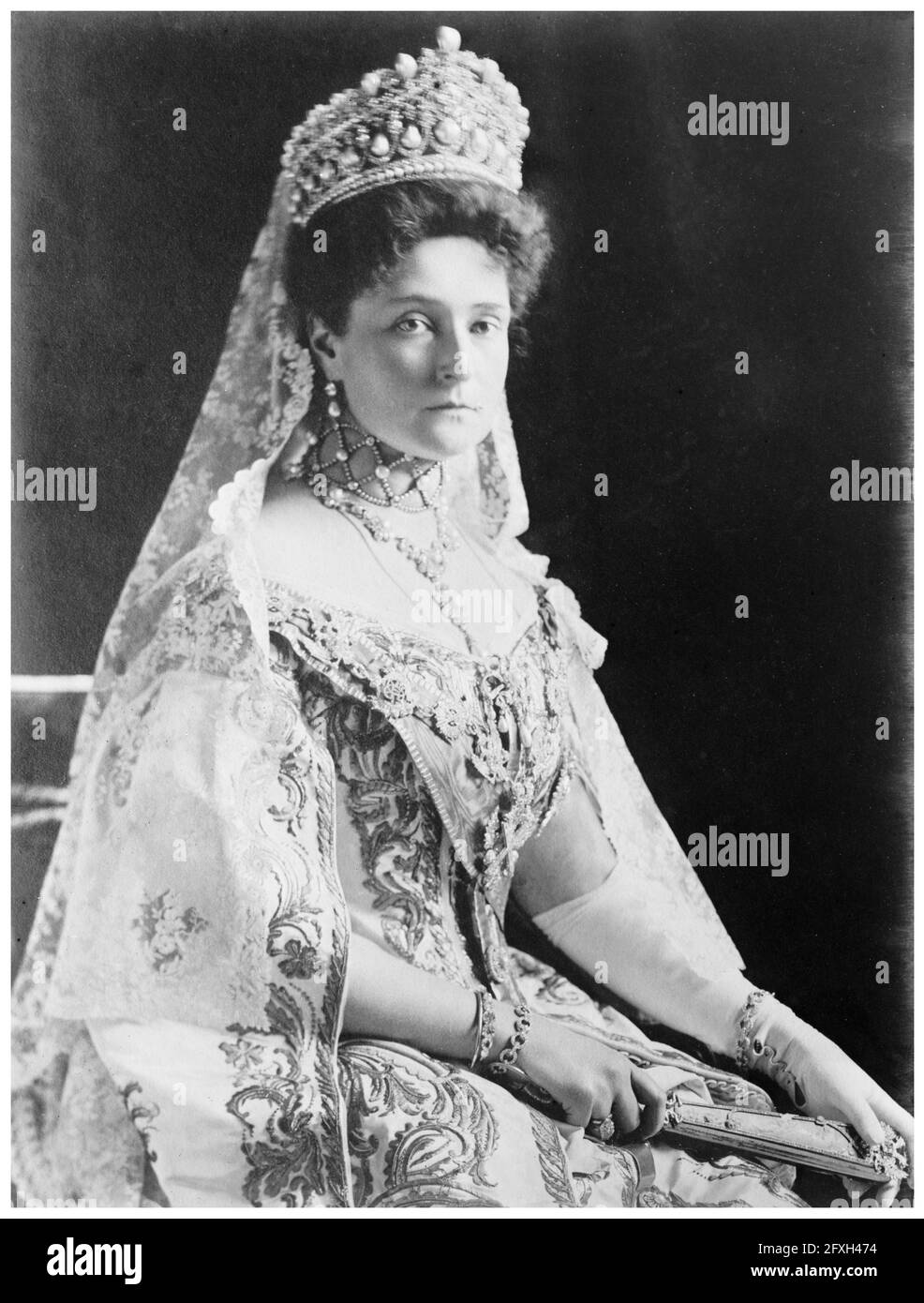 Alexandra Feodorovna (1872-1918), imperatrice Consort di Russia (1894-1917), moglie di Nicola II di Russia, ritratto di Federico Boasson e Fritz Eggler, 1908 Foto Stock