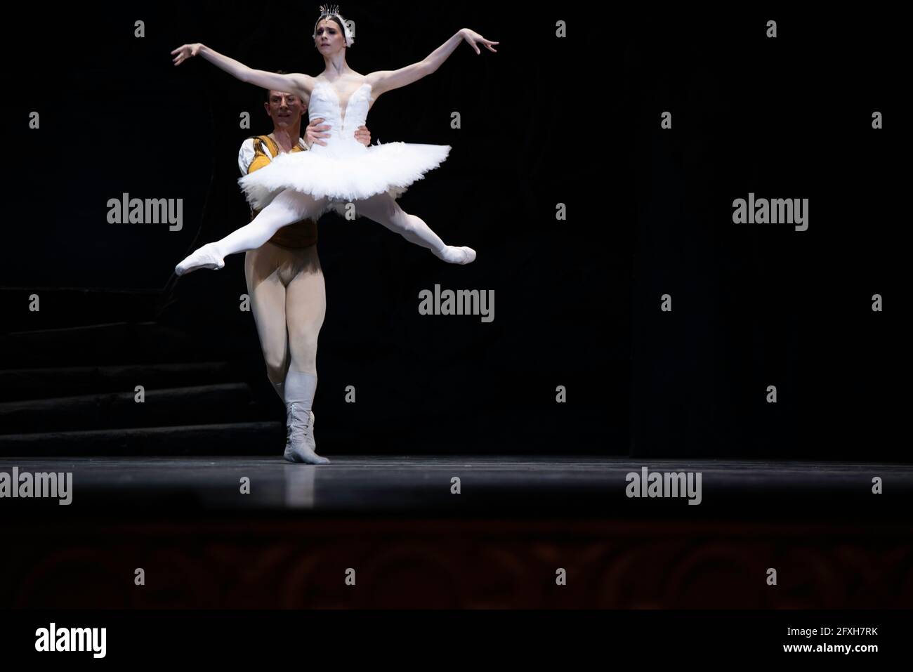 El lago de los cisnes’ en la emotiva versión de Cranko, servida por un Ballet Nacional Checo con posibles Foto Stock