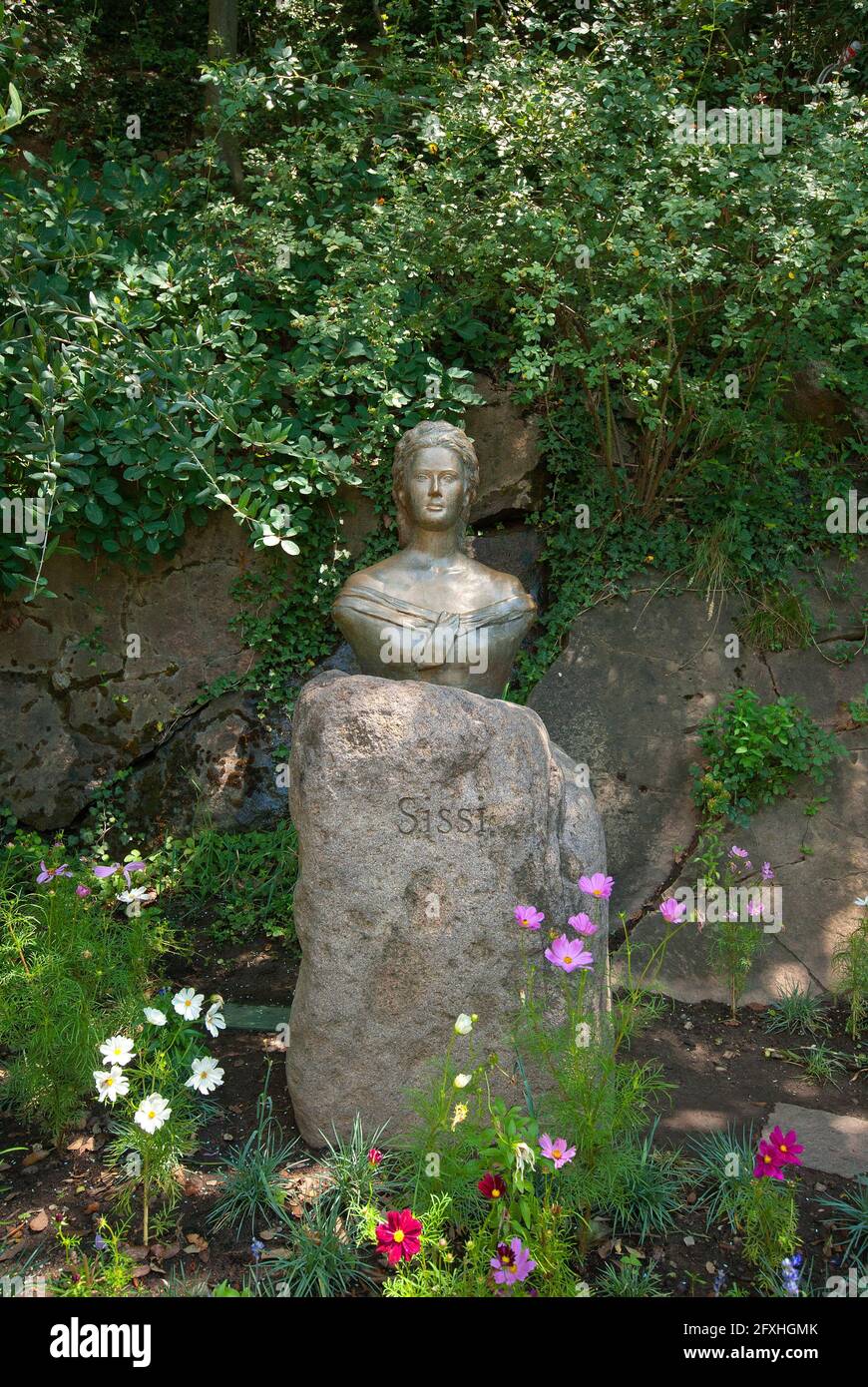 Statua di Elisabetta di Baviera imperatrice d'Austria (chiamata Sissi), Giardini del Castello di Trauttmansdorff, Merano, Trentino-Alto Adige, Italia Foto Stock