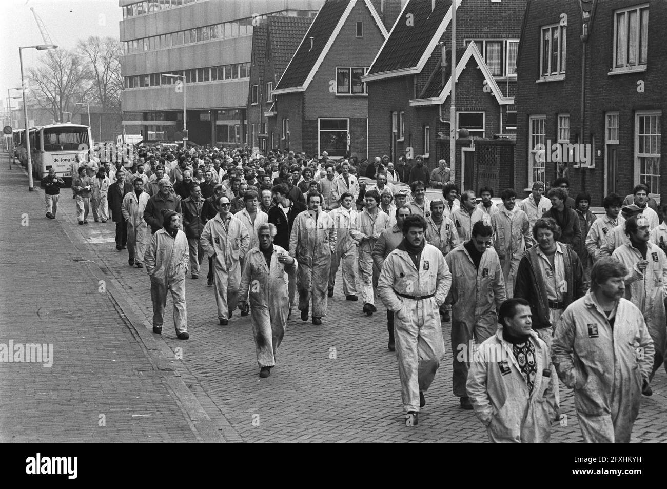 Arresto dei lavori alla Rotterdam Dry Dock Company (Rotterdam) contro la riduzione delle prestazioni di malattia, 4 febbraio 1982, riunioni, DIPENDENTI, I Paesi Bassi, foto agenzia stampa del XX secolo, notizie da ricordare, documentario, fotografia storica 1945-1990, storie visive, Storia umana del XX secolo, che cattura momenti nel tempo Foto Stock