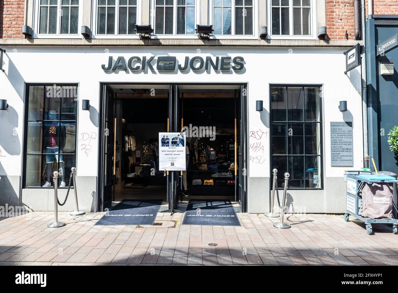 Brema, Germania - 19 agosto 2019: Facciata di un negozio di abbigliamento Jack  Jones o Jack&Jones in una strada commerciale di Brema, Germania Foto stock  - Alamy