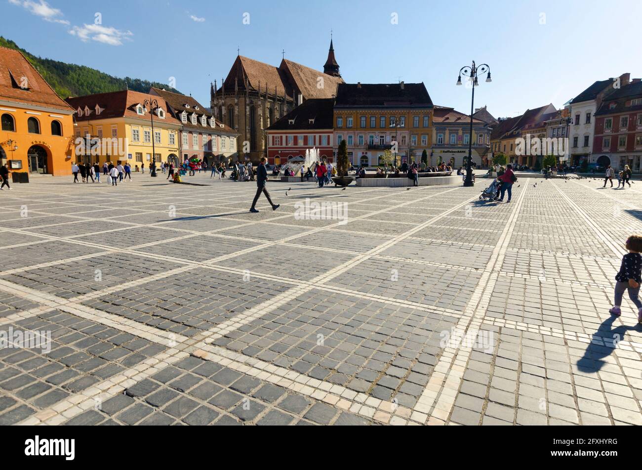 Vista generale della Piazza del Consiglio nel centro storico di Brasov, Romania - Foto: Geopix Foto Stock