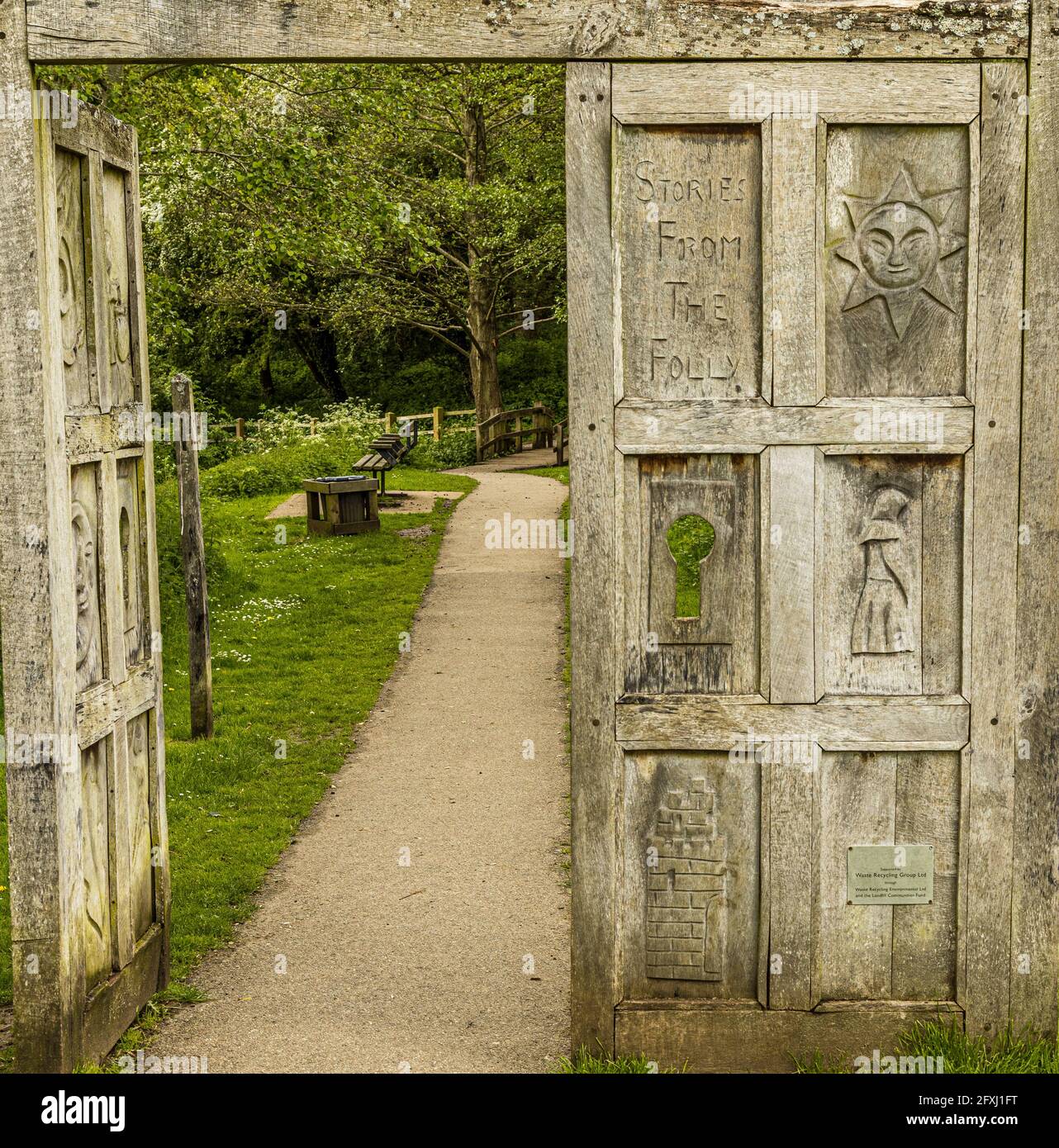 Una porta ad un giardino Foto Stock