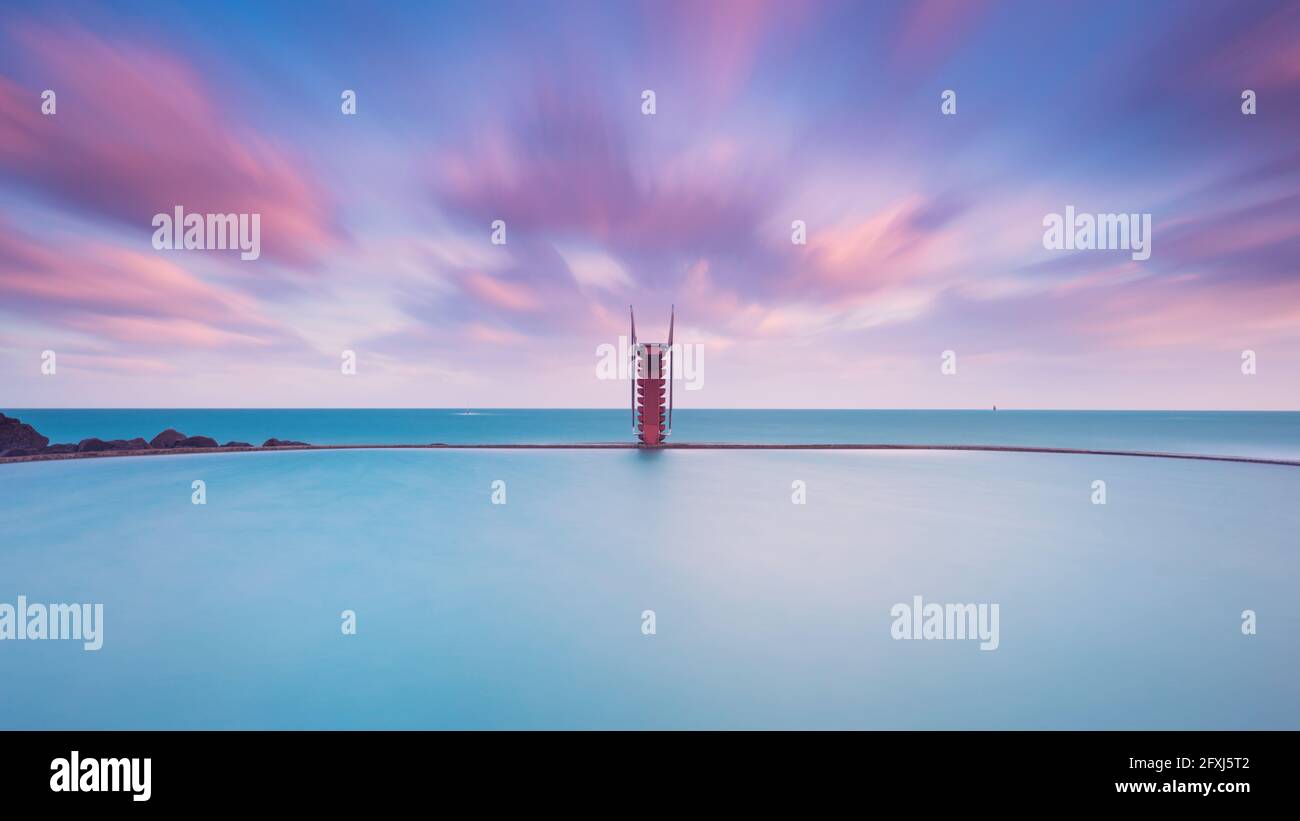 FRANCIA, VAR (83), IMMERSIONI SULLA SPIAGGIA DI PRADON AL TRAMONTO Foto Stock