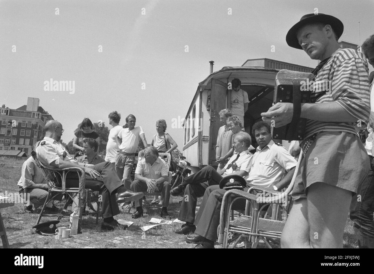 Campi di rimorchio, polizia, sfratti, 14 giugno 1989, Sfratti, polizia, campi di concentramento, Paesi Bassi, foto dell'agenzia stampa del XX secolo, notizie da ricordare, documentario, fotografia storica 1945-1990, storie visive, Storia umana del XX secolo, che cattura momenti nel tempo Foto Stock