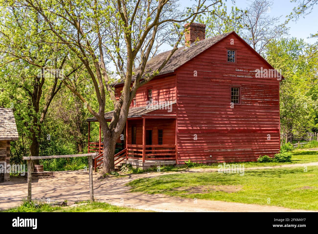 Una vecchia casa coloniale esterno. Black Creek Pioneer Village è un luogo famoso e di attrazione turistica che ri-crea un villaggio di campagna della f Foto Stock
