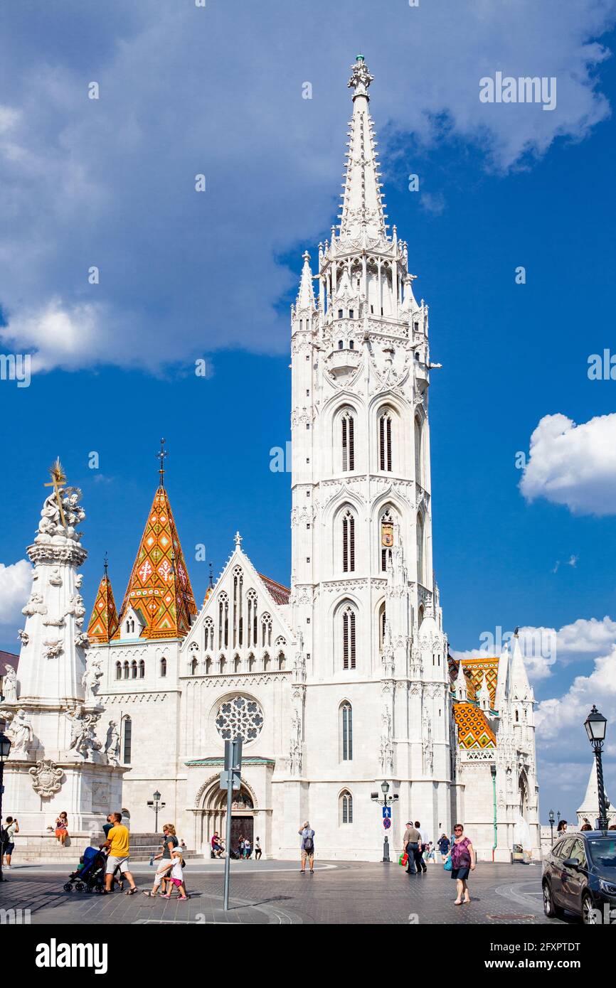 La Chiesa dell'Assunzione del Castello di Buda (Chiesa di Mattia) situata nella Piazza della Santissima Trinità, Budapest, Ungheria, Europa Foto Stock