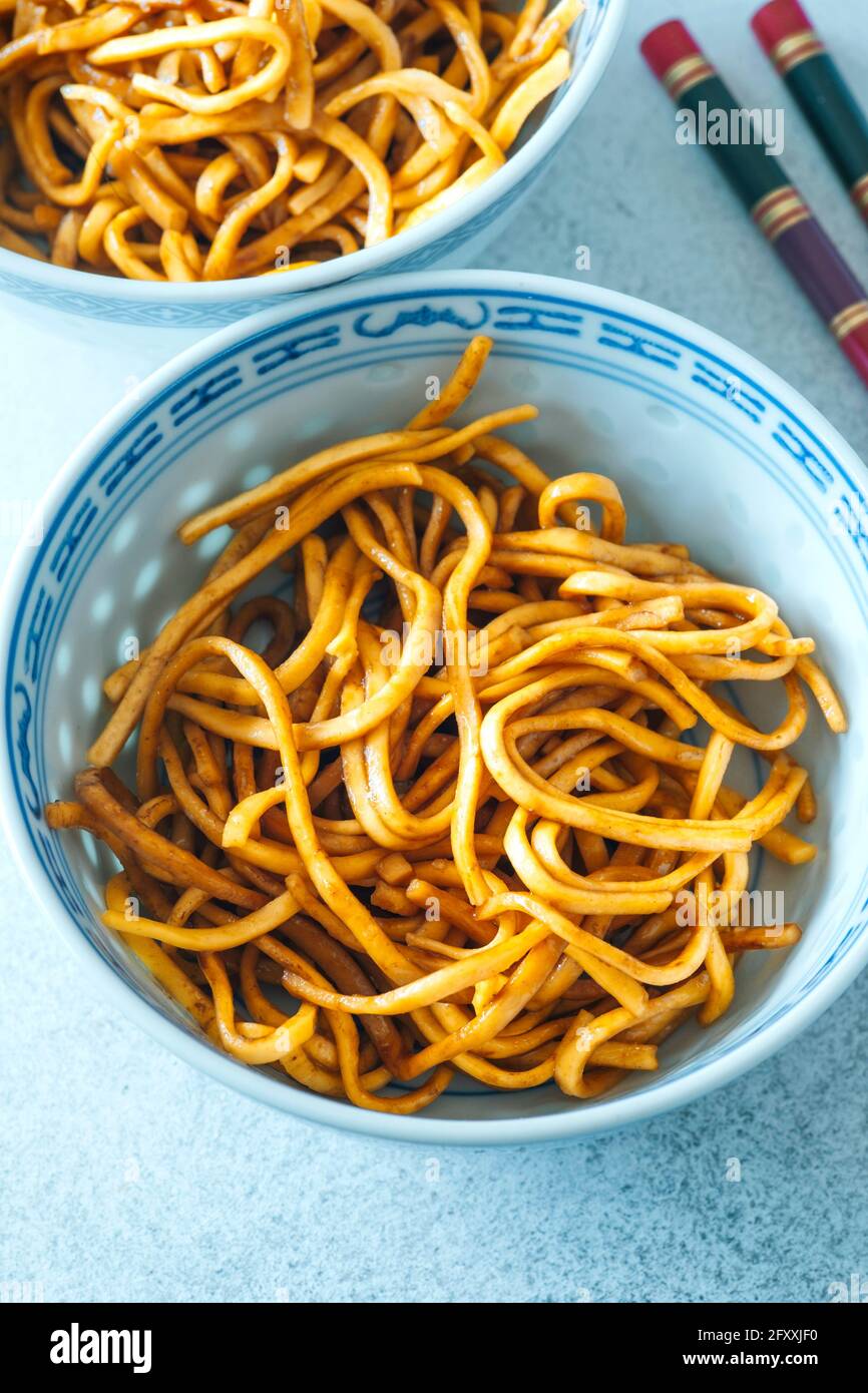 Noodles cinesi cotti Foto Stock