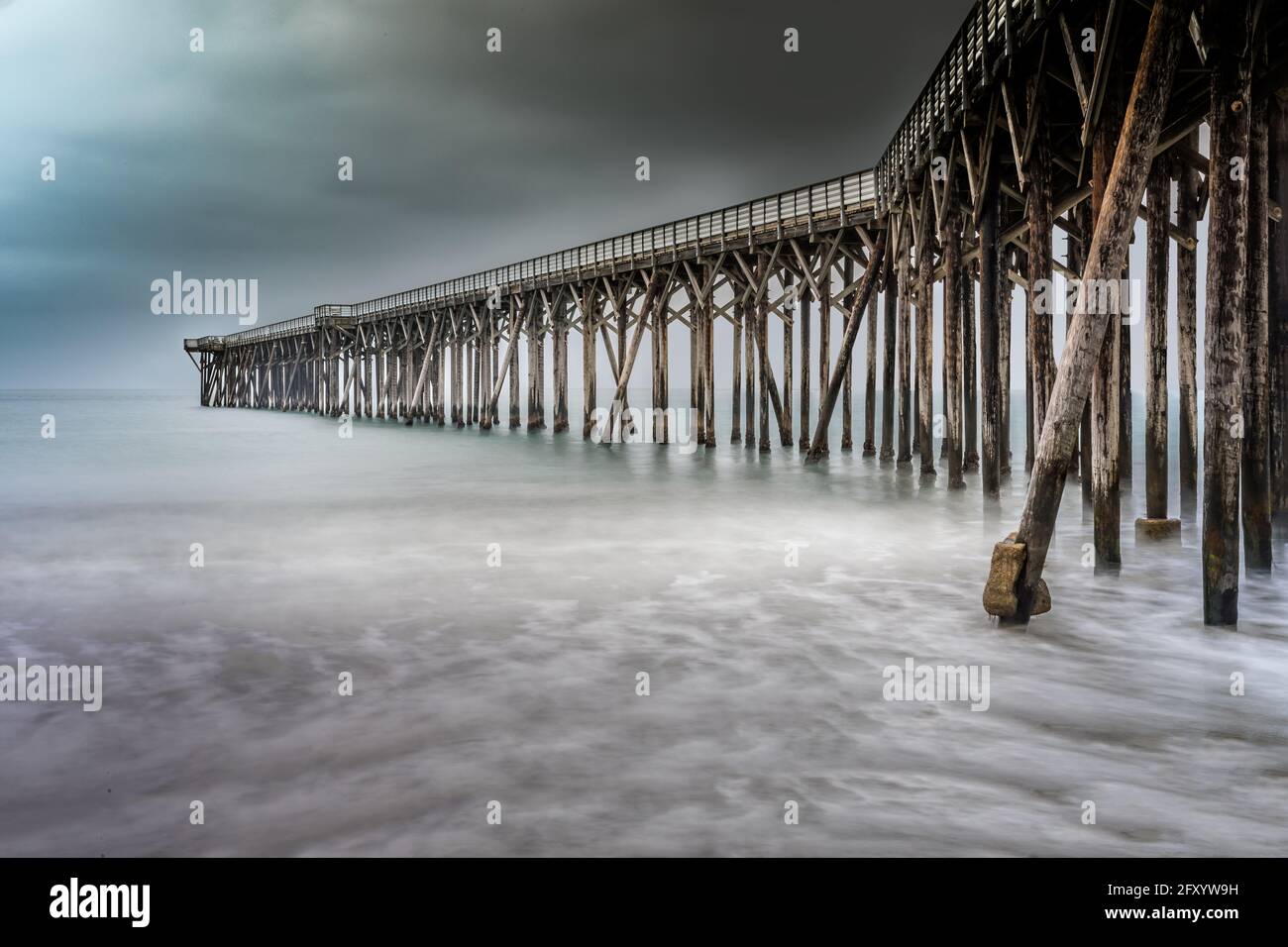 Molo di San Simeon sulla William Randolph Hearst Memorial Beach, California Foto Stock