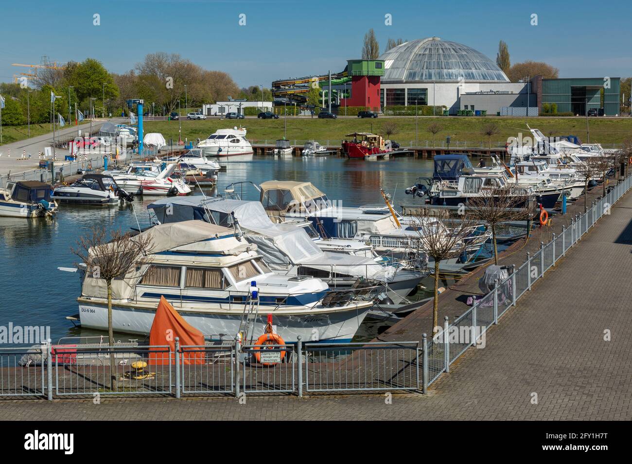 Germania, Oberhausen, Alt-Oberhausen, Oberhausen-Neue Mitte, zona della Ruhr, Basso Reno, Renania Settentrionale-Vestfalia, NRW, Marina di Heinz Schleusser, Porto di imbarcazioni da diporto sul canale Rhine Herne, barche a motore, dietro l'Aqua Park, bagno Foto Stock