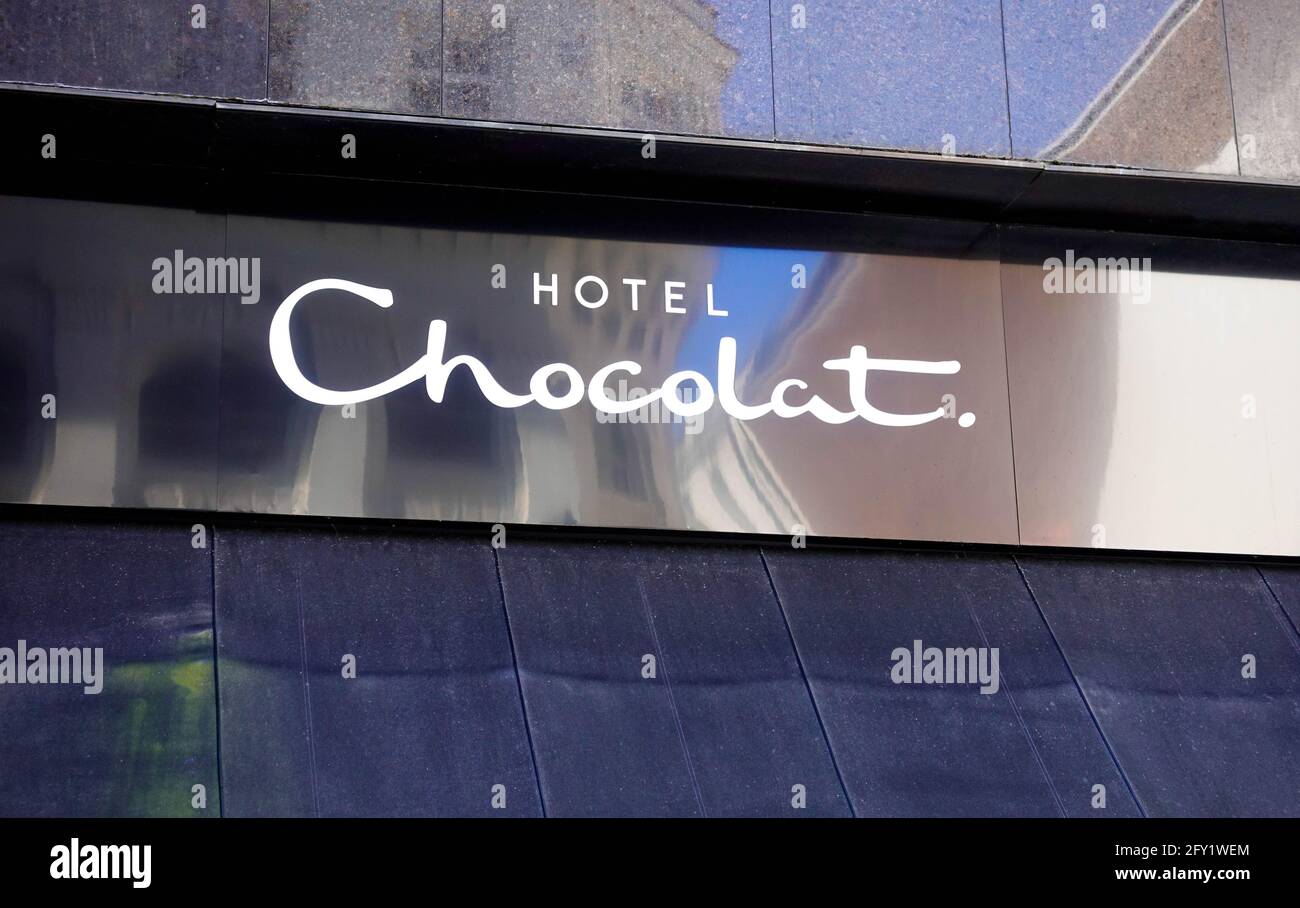 L'insegna dell'Hotel Chocolat sopra l'entrata per fare shopping su Peter's Lane A Liverpool uno Foto Stock