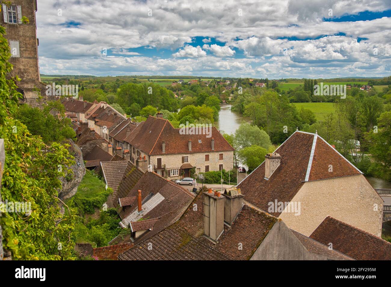 Villaggio di Pesmes in alta Saone in Francia Foto Stock