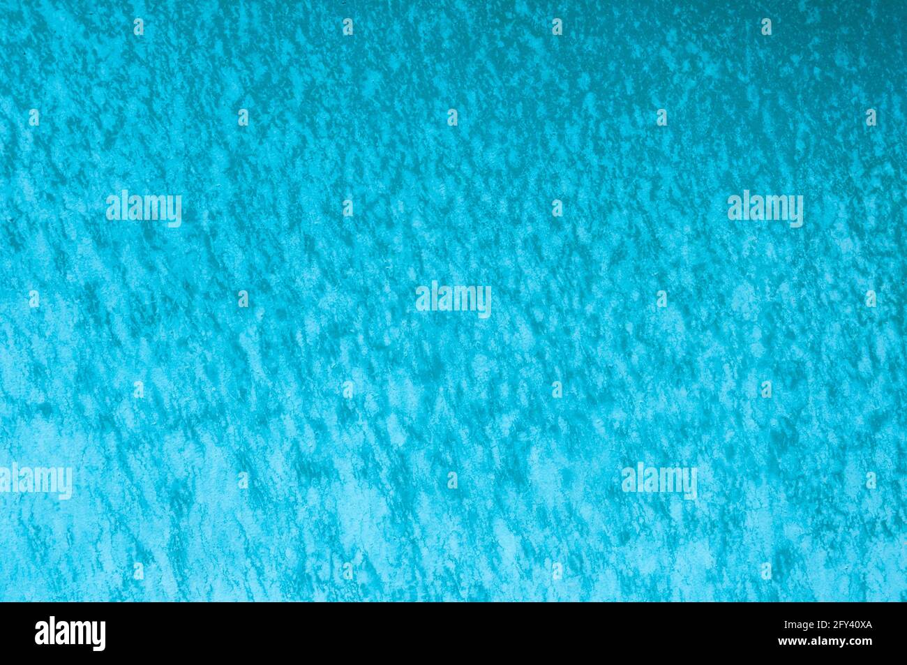 Sfondo astratto blu turchese. Simulazione della profondità dell'oceano e della superficie del mare. Disegno con vernici acriliche Foto Stock