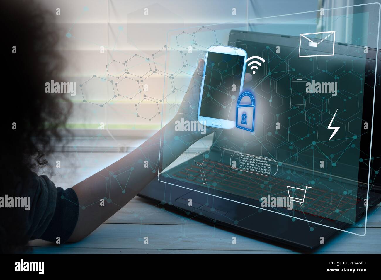 Sfondo blu dell'interfaccia con icone set e sinistra donna che utilizza un telefono cellulare per lo shopping online, il pagamento o la protezione dei dati personali concep Foto Stock