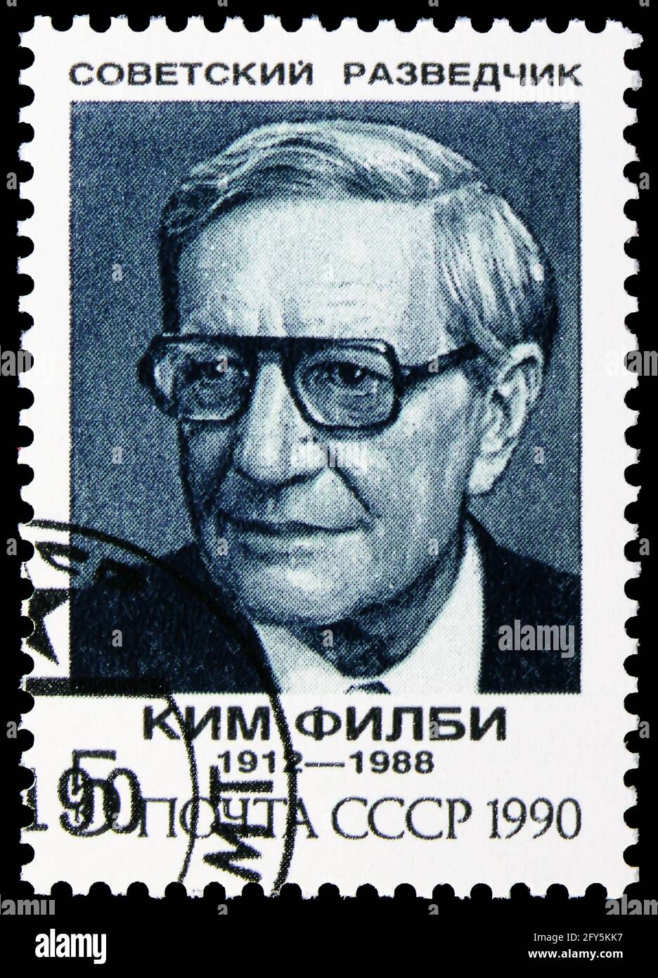 MOSCA, RUSSIA - 31 AGOSTO 2019: Francobollo stampato in Unione Sovietica (Russia) mostra Ritratto di Kim Philby (1912-1988), Intelligence Agents serie, Foto Stock