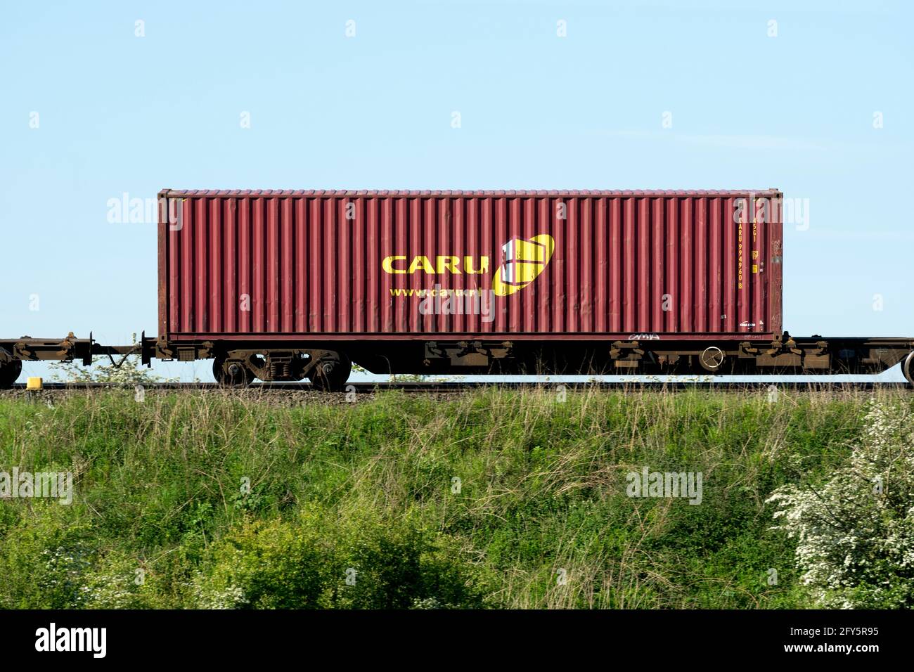 Contenitore di trasporto CARU su un treno freightliner, Warwickshire, Regno Unito Foto Stock